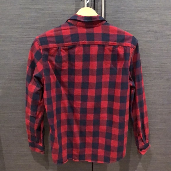 H&M RED AND BLUE PLAID BUTTON UP - Picture 4 of 8